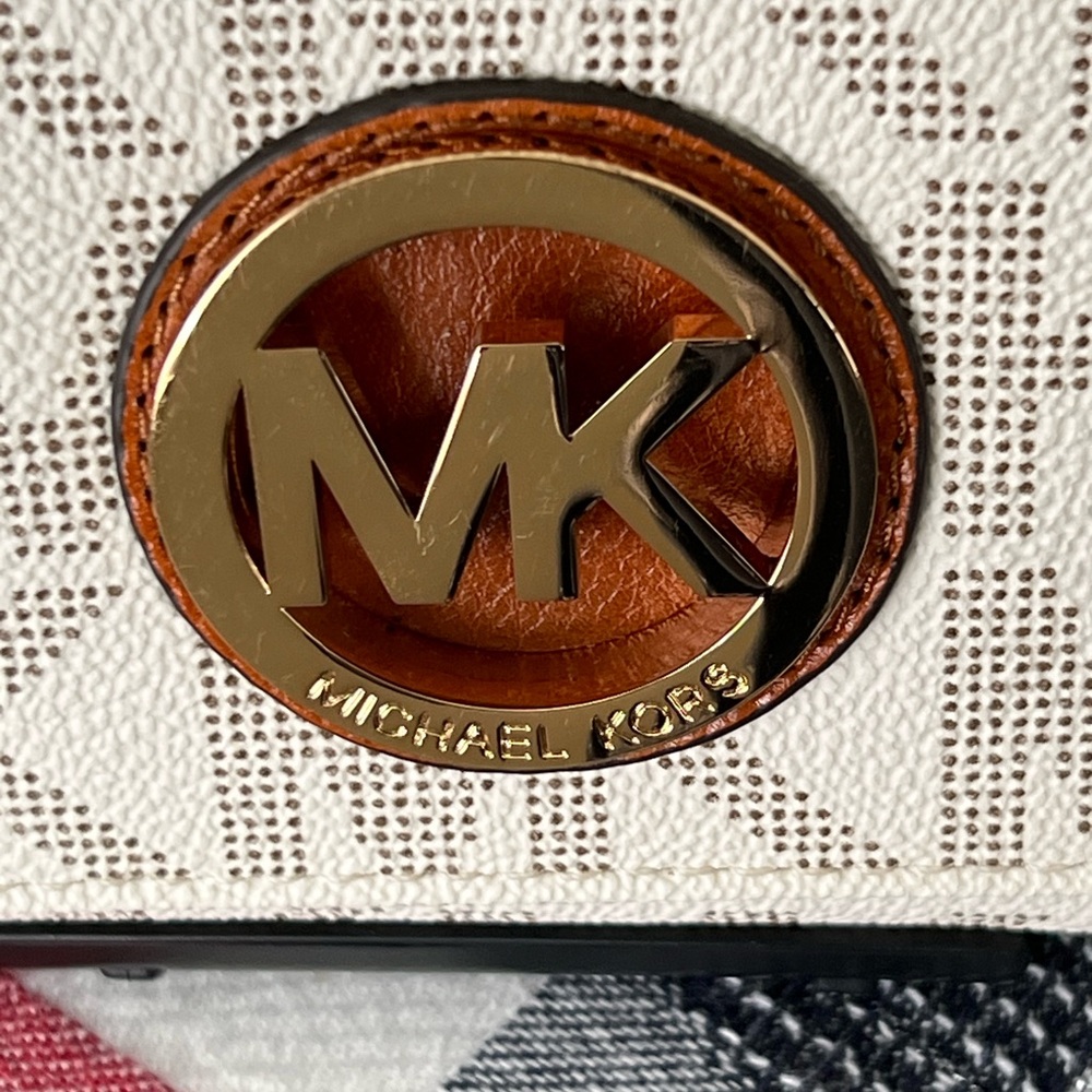 Michael Kors Fulton Flap Continental Wallet Vanilla - Picture 8 of 8